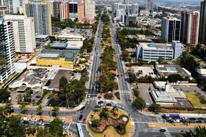 Foto de avenida principal do municipio, representando abrir empresa em Barueri