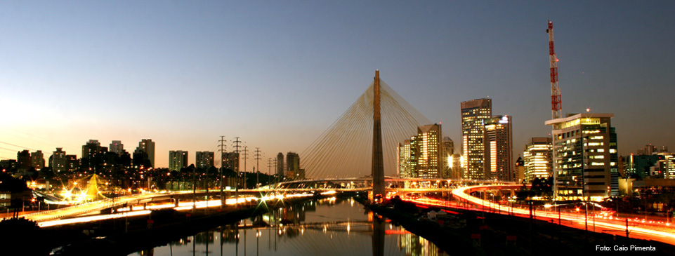 Foto da ponte estaiada de São Paulo