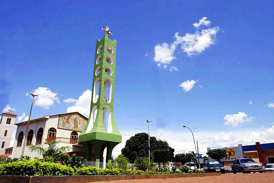 Foto de uma praça que é ponto turístico da cidade, representando abrir empresa em Várzea Grande