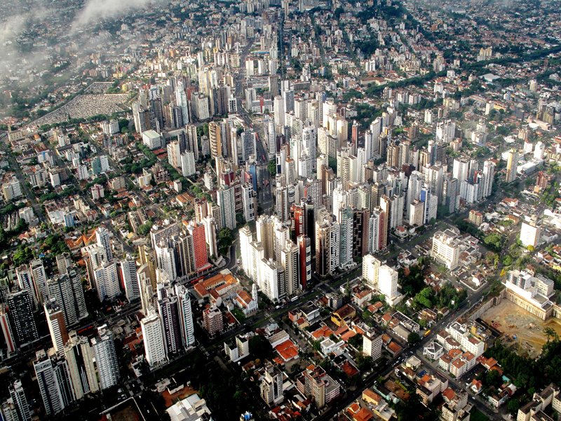 Foto de muitos prédios do centro, representando abrir empresa em Curitiba