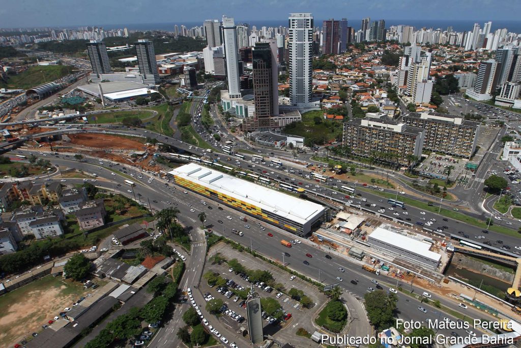 Foto da estação metropolitana, representando abrir empresa em Lauro de Freitas