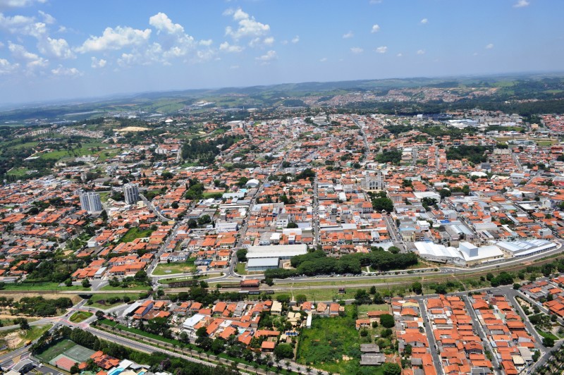 Foto aérea da cidade, representando abrir empresa em Vinhedo