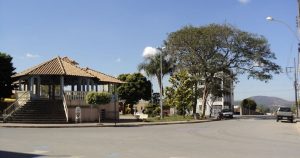 Foto de praça da cidade, representando abrir empresa em Araújos