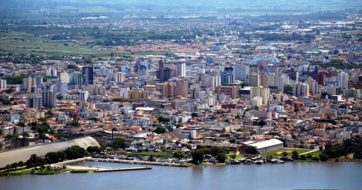 Foto aérea da cidade, representando os passos para abrir empresa em Pelotas