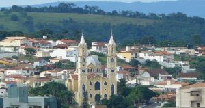 foto de igreja da cidade, representando a contabilidade em passos