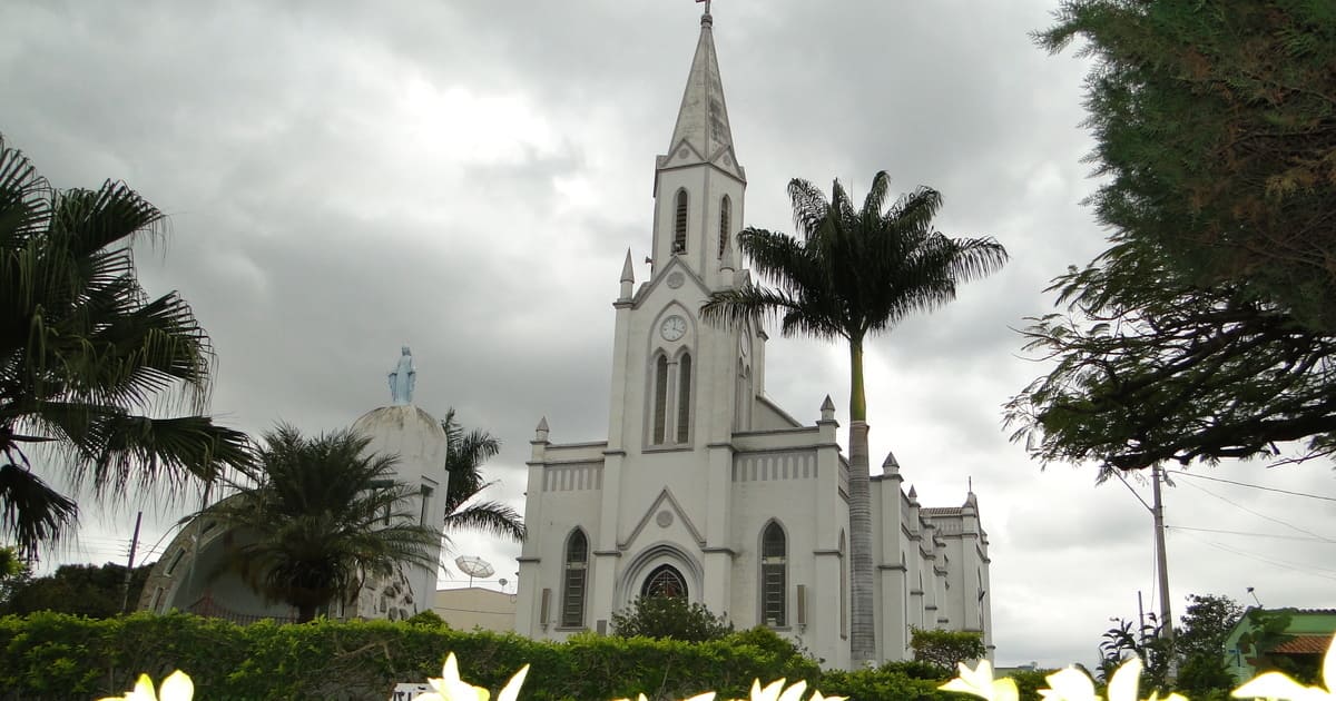 foto de igreja matriz da cidade, representando a contabilidade em perdigão