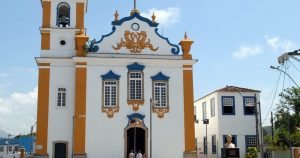 Imagem de uma igreja símbolo da cidade para inspirar quem está procurando um escritório de contabilidade em Magé