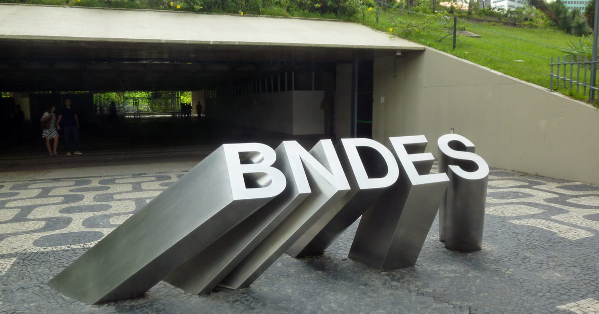 Imagem da entrada do Banco para remeter a matéria que o BNDES anuncia programas de financiamento