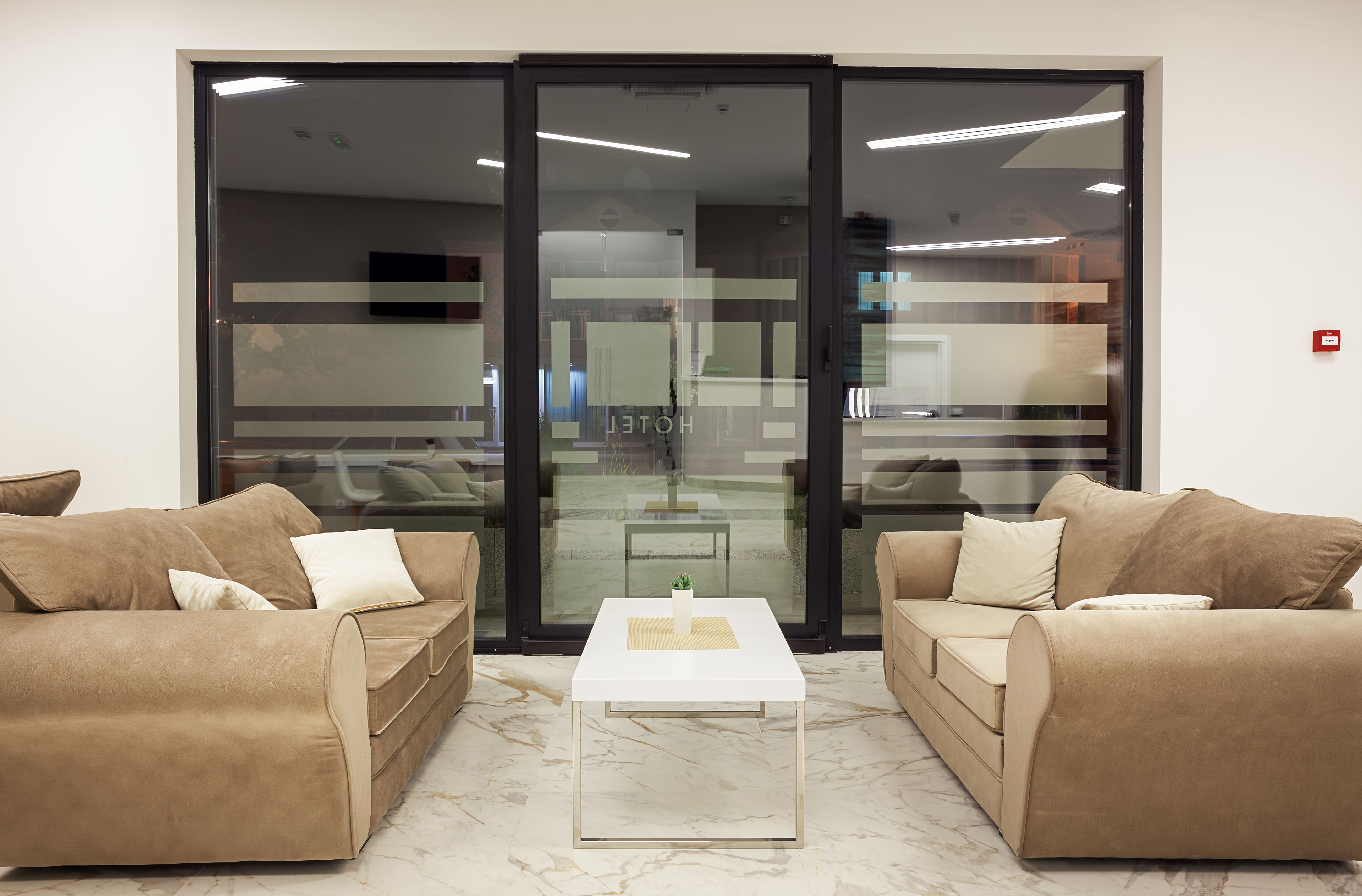 Imagem de um sofá reformado para inspirar o empreendedor a abrir uma loja de reforma de estofados