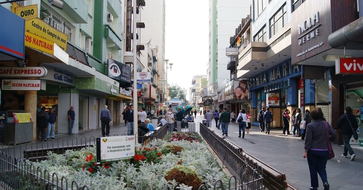 foto de rua central da cidade, representando como abrir empresa em santa maria
