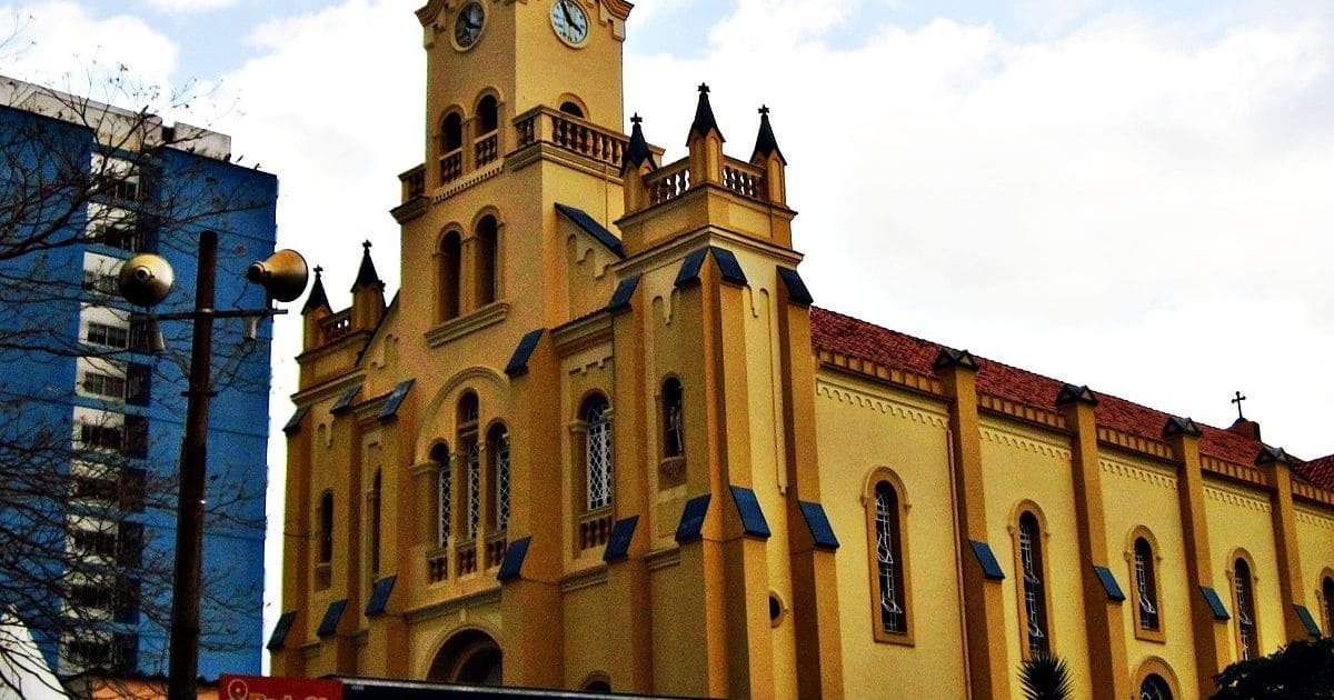 foto da igreja matriz da cidade, representando como abrir empresa em manhuaçu