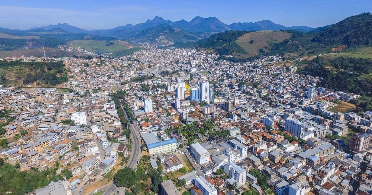 Foto de cima da cidade, representando a contabilidade em manhuaçu