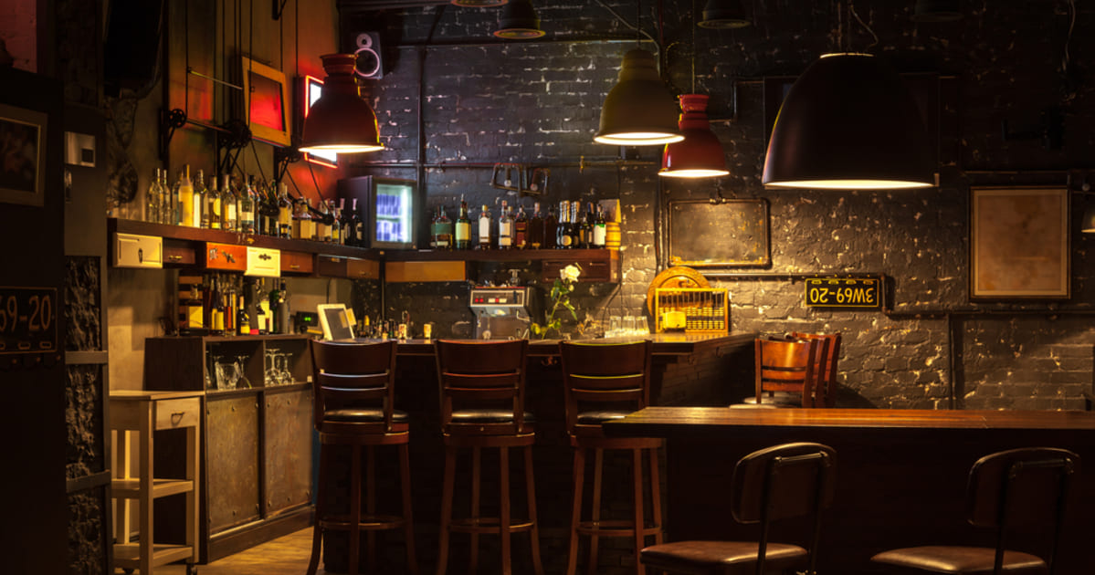 Imagem de um bar em estilo europeu representando a contabilidade para bar