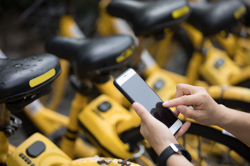 Foto de bicicletas de uma das empresas de economia compartilhada citada no texto